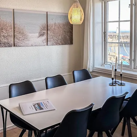 2 Bedroom Awesome In Apartamento Svaneke