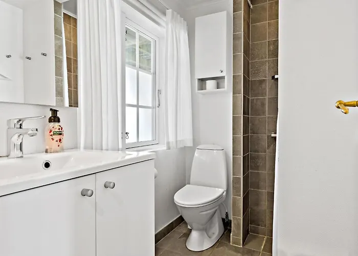 2 Bedroom Awesome In *